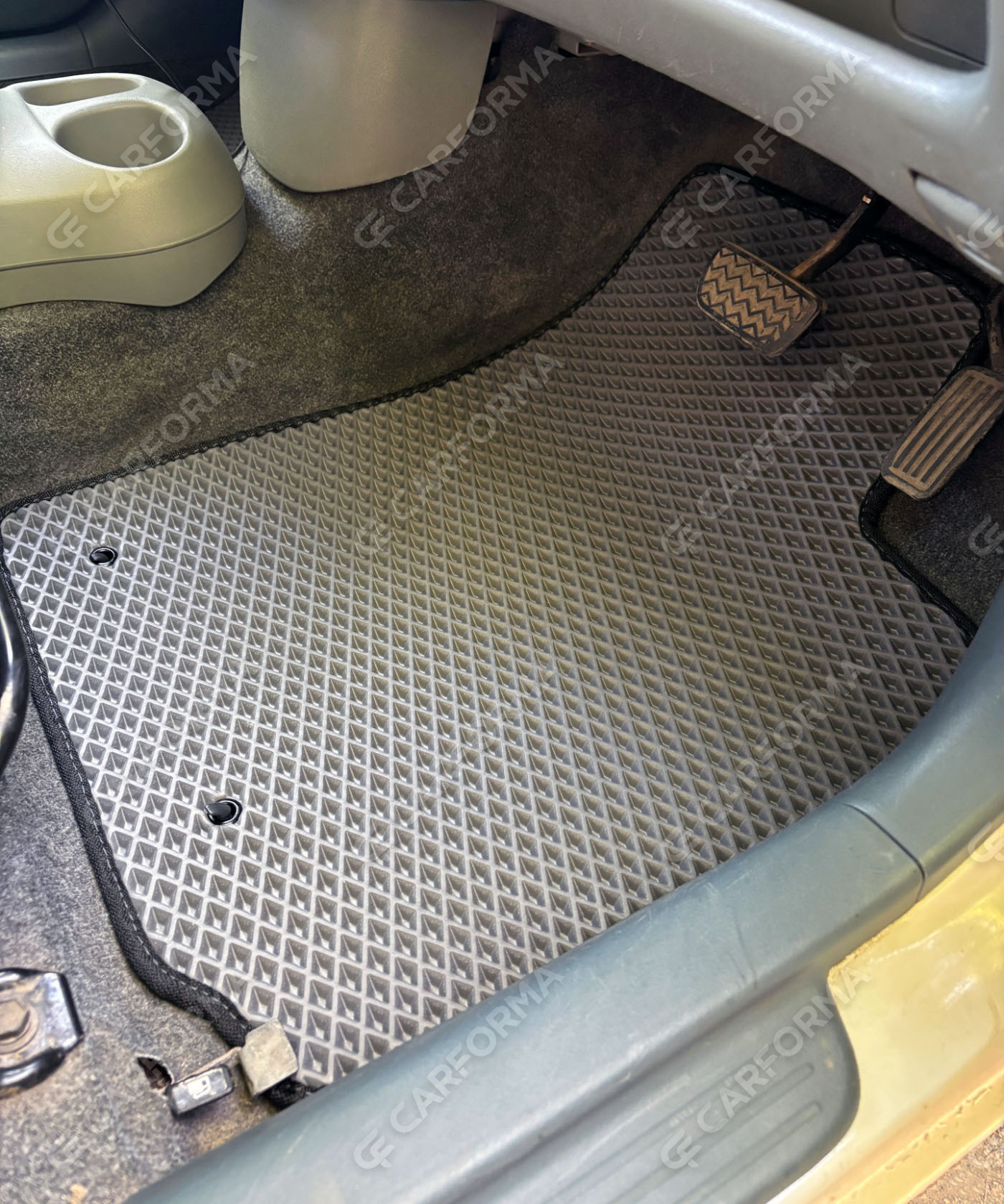 Коврики на Toyota Vitz I 1998&nbsp;-&nbsp;2005 в Уфе